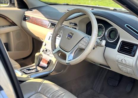 VOLVO V70 SE LUX D5 AUTO