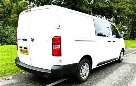 VAUXHALL VIVARO 1.5 (6 SEATS)