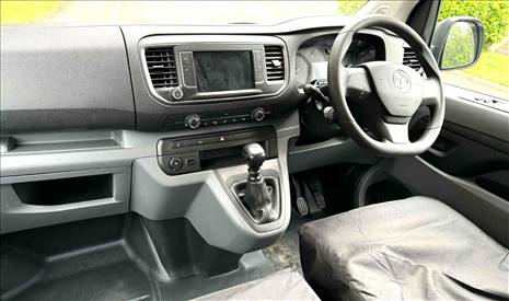 VAUXHALL VIVARO 1.5 (6 SEATS)