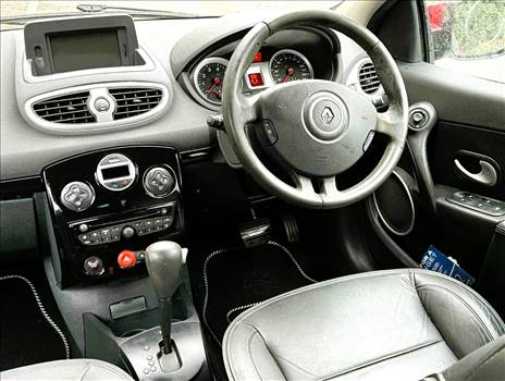 RENAULT CLIO TOM TOM AUTO